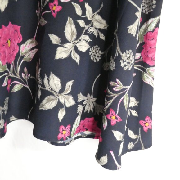 VAN HEUSSEN | size 12 | Black Floral Skirt | Zip - Hook and Eye Back Closure - Picture 8 of 15